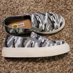 Steve Madden slip on shoes